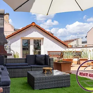 https://center-penthouse-apartment-huge-terrace-and-free.inbudapesthotels.com