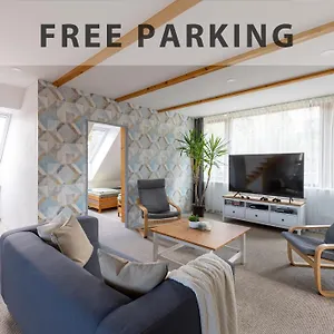 Vousata Dama - Ps3 - Parking Free Apartman